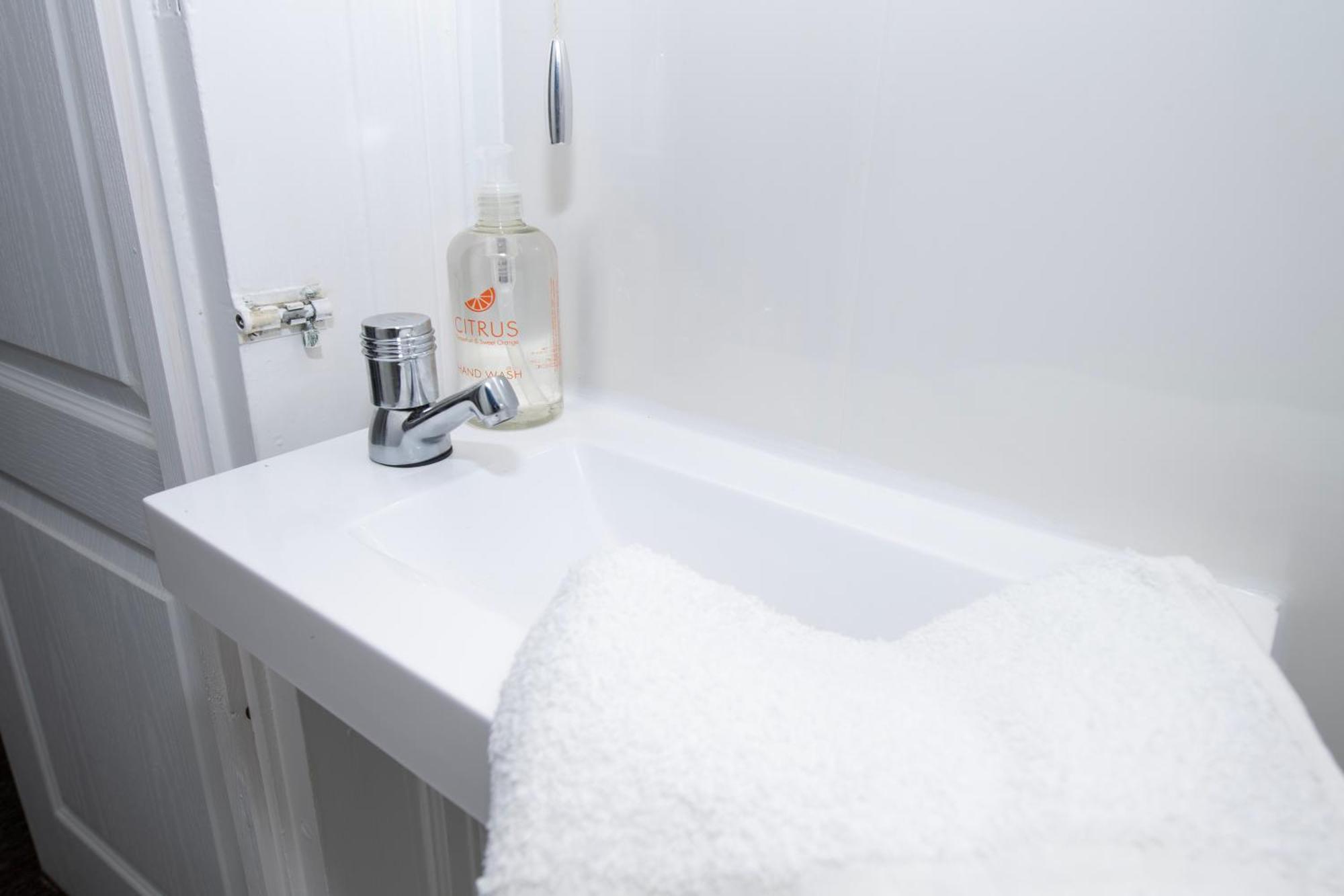 Versatile Cozy & Spacious Comfort Hull Apartments Kingston upon Hull Bagian luar foto